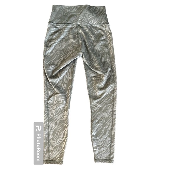 Women's Fabletics Olive Green Powerhold Capri Leggings 7/8 Size Small - Picture 3 of 6